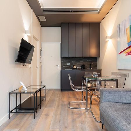 Easyhomes-City Centre Suites Милано Екстериор снимка