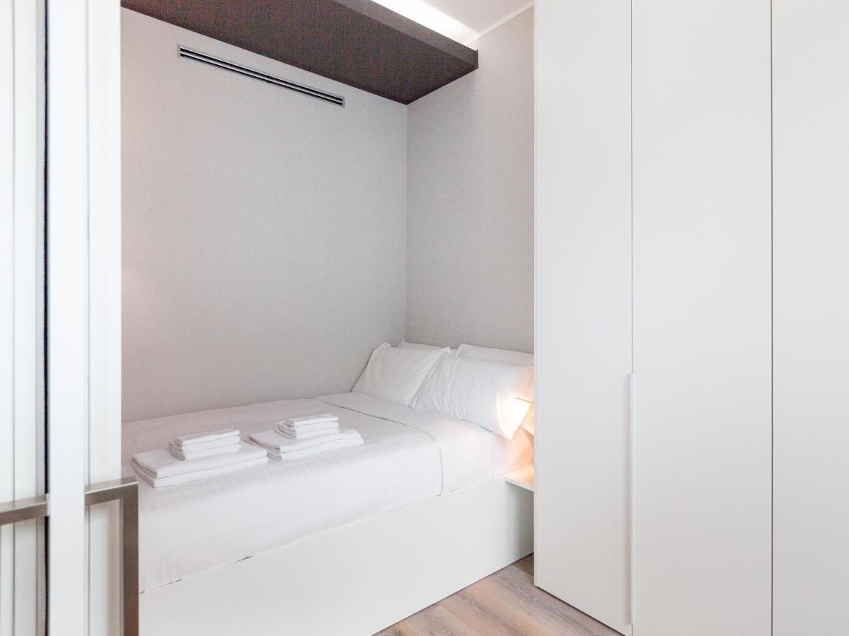 Easyhomes-City Centre Suites Милано Екстериор снимка