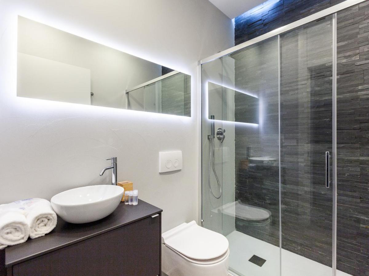Easyhomes-City Centre Suites Милано Екстериор снимка