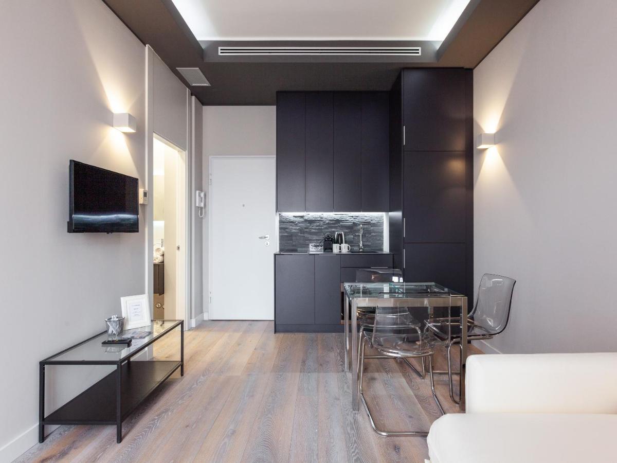 Easyhomes-City Centre Suites Милано Екстериор снимка