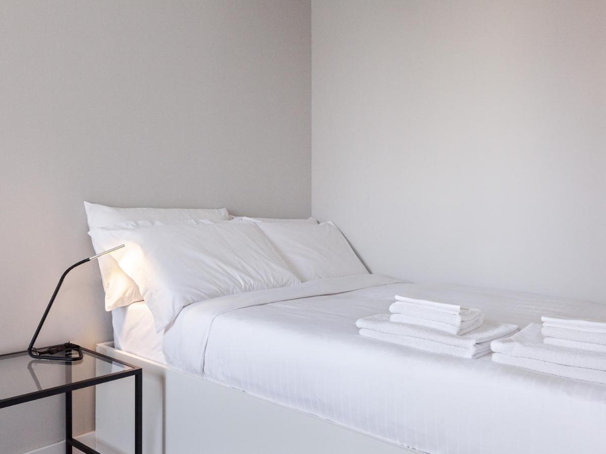 Easyhomes-City Centre Suites Милано Екстериор снимка