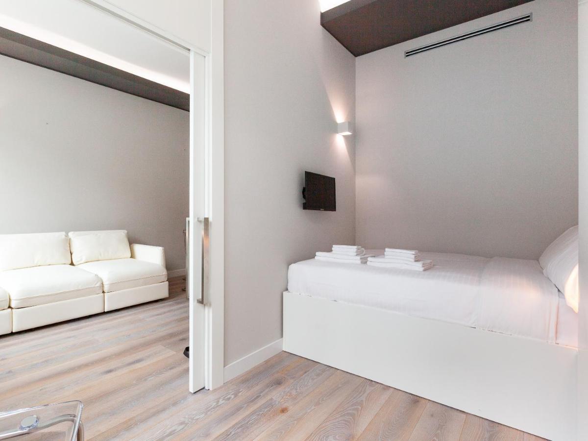 Easyhomes-City Centre Suites Милано Екстериор снимка