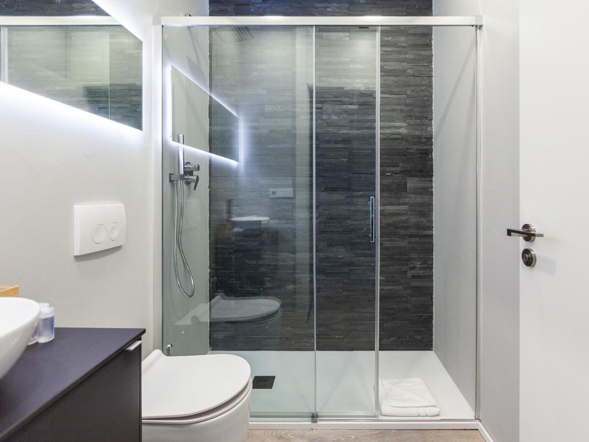 Easyhomes-City Centre Suites Милано Екстериор снимка