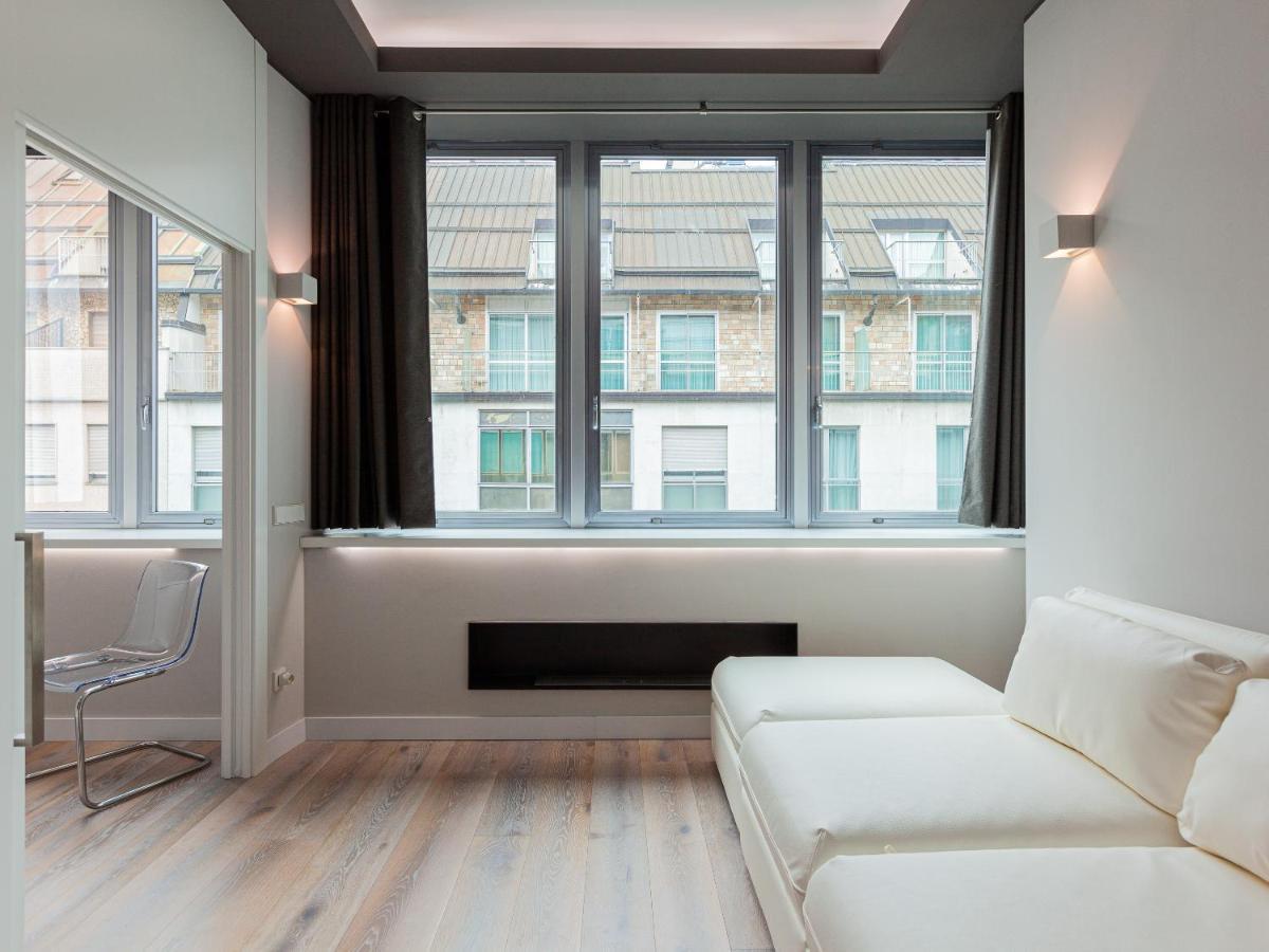 Easyhomes-City Centre Suites Милано Екстериор снимка
