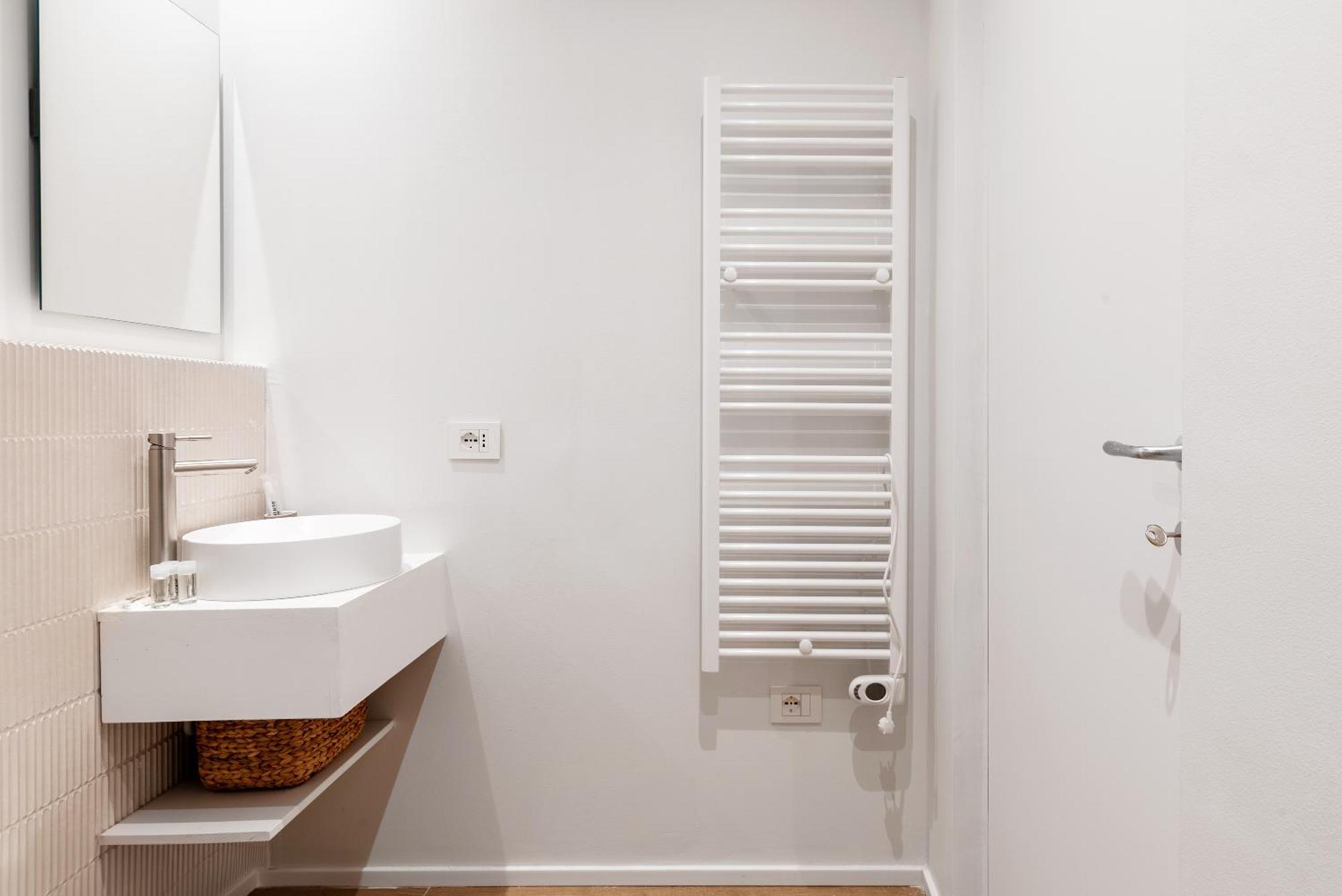 Easyhomes-City Centre Suites Милано Екстериор снимка