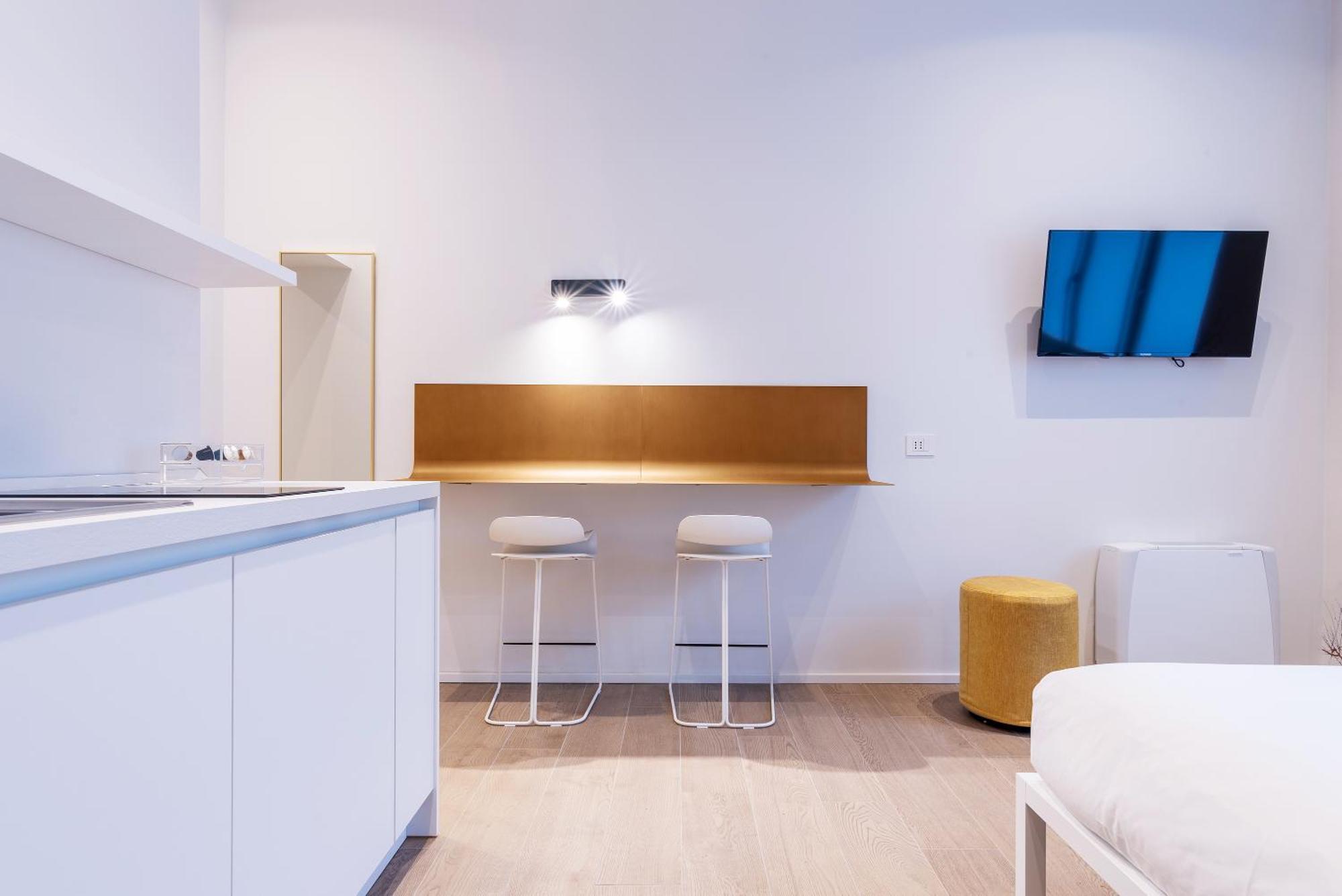 Easyhomes-City Centre Suites Милано Екстериор снимка