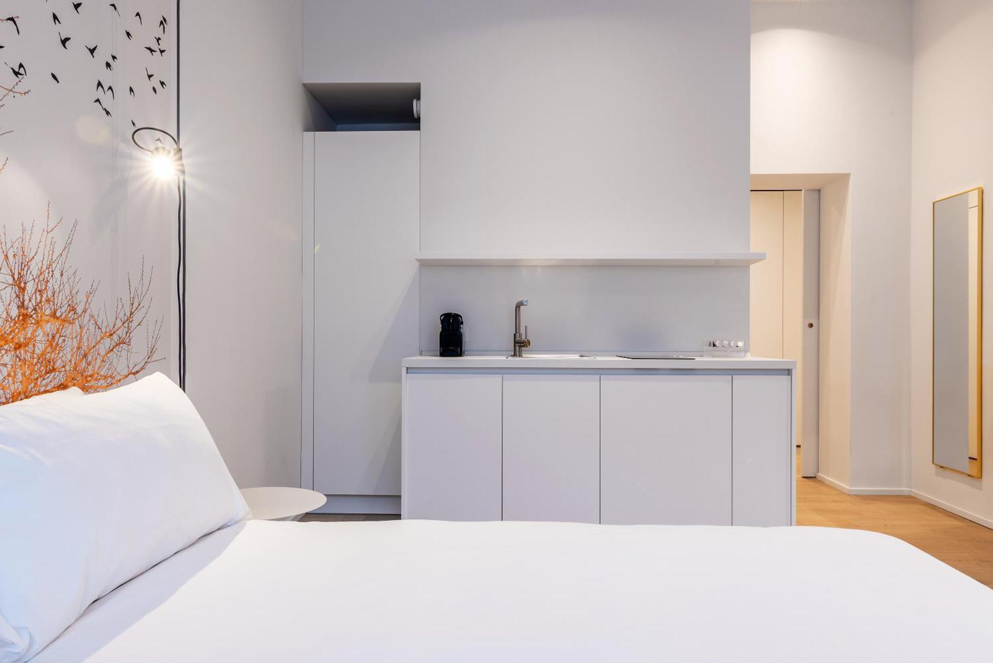 Easyhomes-City Centre Suites Милано Екстериор снимка
