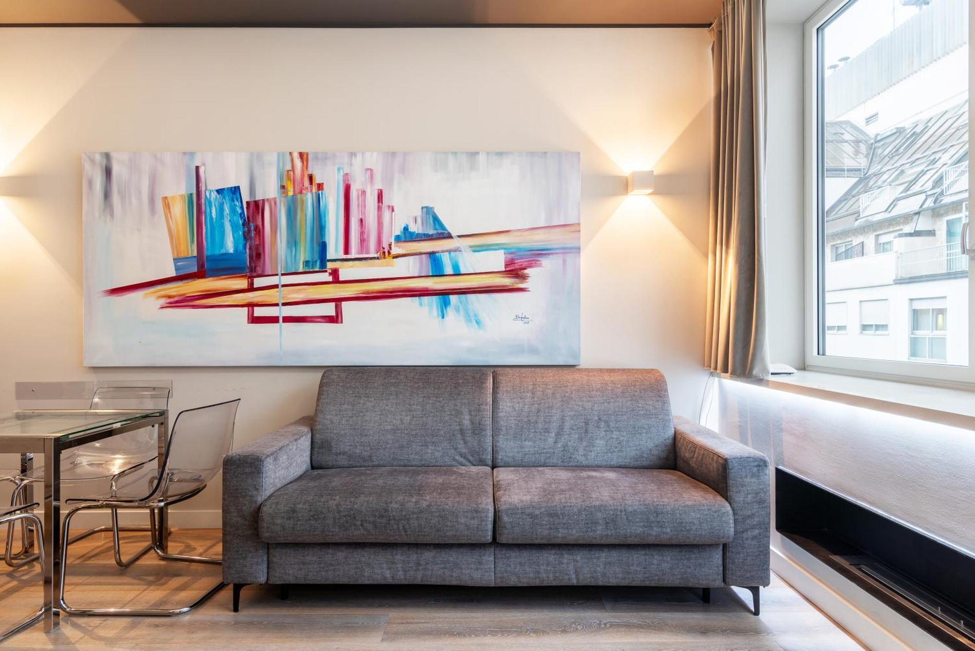 Easyhomes-City Centre Suites Милано Екстериор снимка