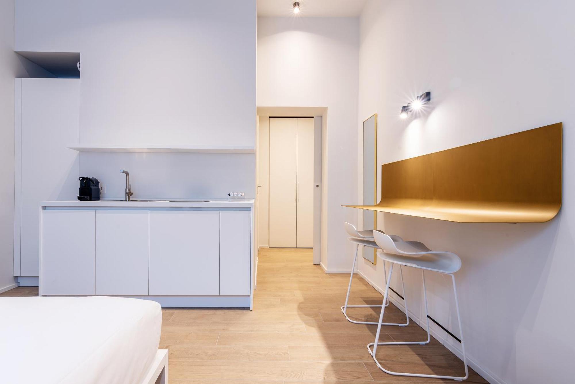 Easyhomes-City Centre Suites Милано Екстериор снимка