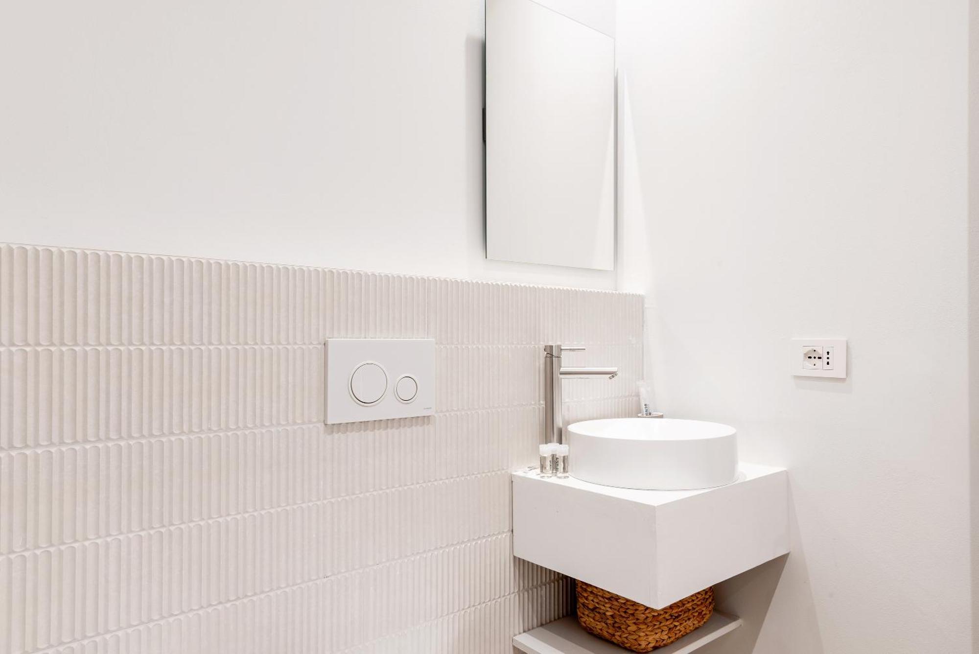 Easyhomes-City Centre Suites Милано Екстериор снимка