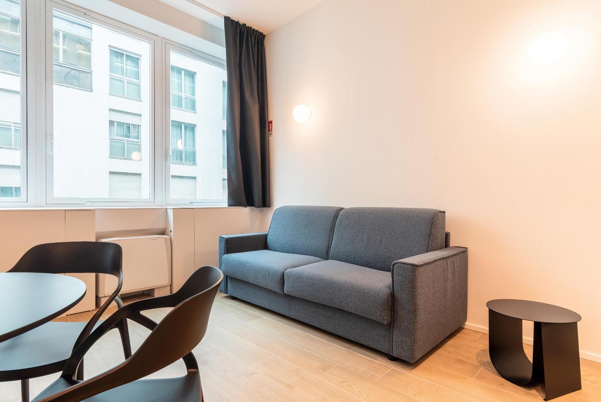 Easyhomes-City Centre Suites Милано Екстериор снимка